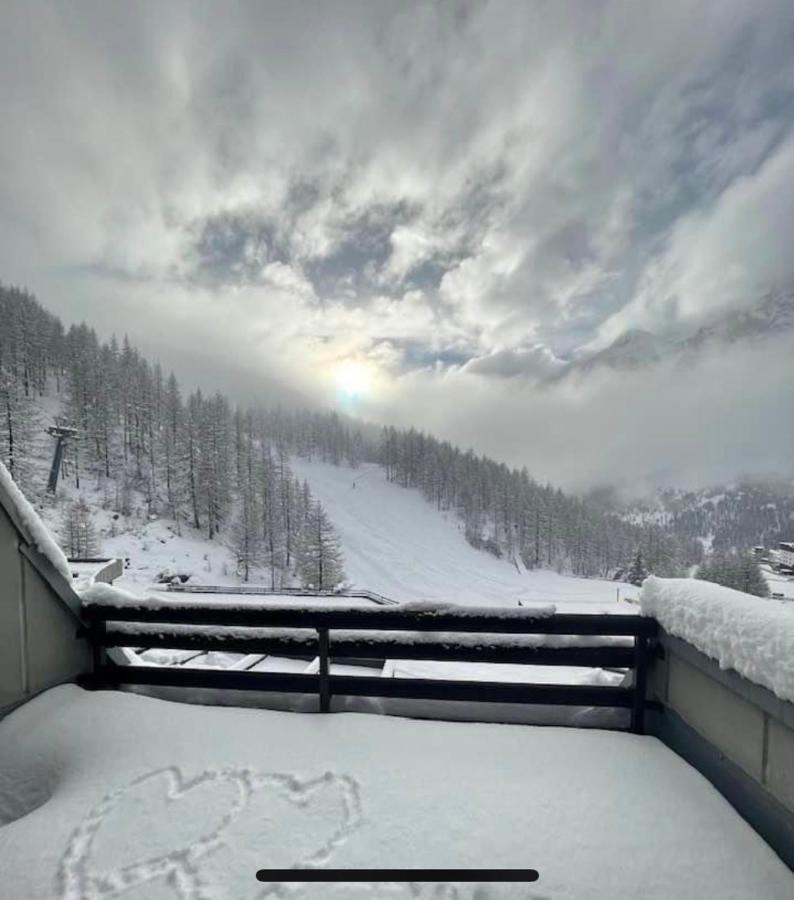 شقة Monolocale La Terrazza Sulla Neve-Cervinia بيريوِل تْشيرفينيا المظهر الخارجي الصورة